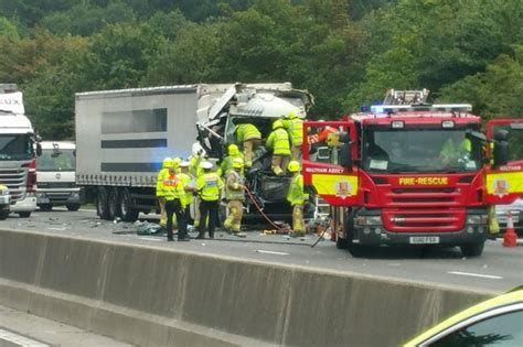 M25 Closed 3 HOUR Delays After Lorry Crash Leaves Man Fighting For