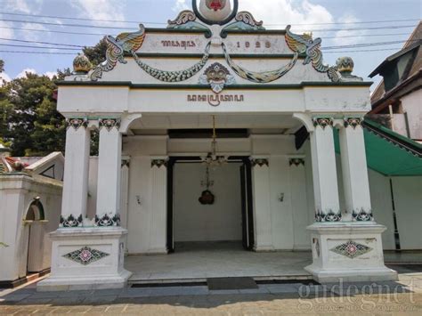 Kraton Yogyakarta Bangunan Agung Dengan Arsitektur Jawa Yang Penuh