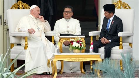 Paus Fransiskus Temui Presiden Jokowi Di Istana Negara