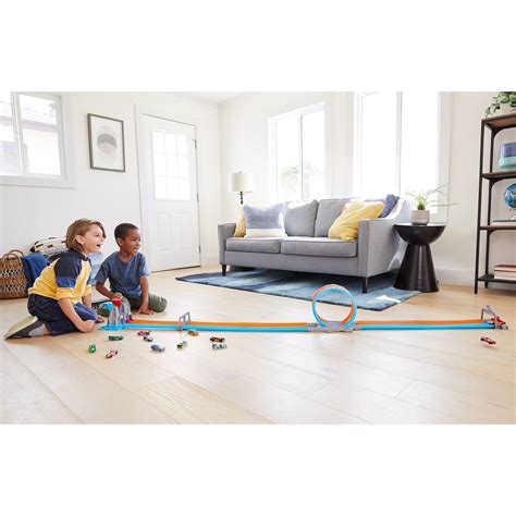 Hot Wheels Podwójny Tor z Pętlami 2 metry 2 autka GFH85