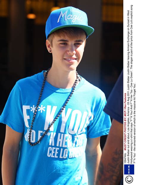 Justin Bieber Hitting Paparazzi