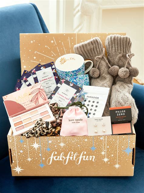 Fabfitfun Winter Unboxing Box Sayre Lizzie