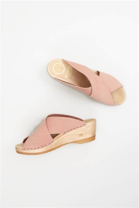 No Frida Clog On Mid Wedge In Pink Sand Clogs Shop Sandals Pink Sand