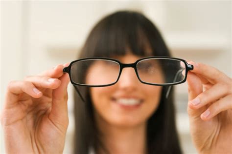 What are bifocal reading glasses? ｜ Specsavers