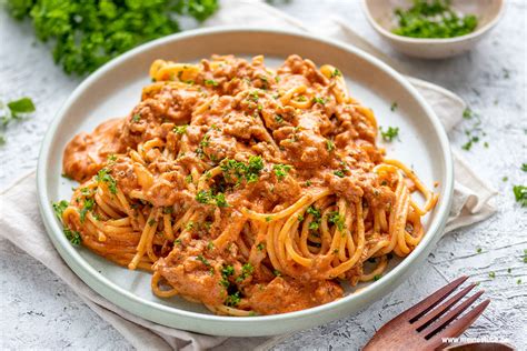 Nudeln mit Hackfleisch in Parmesan Tomaten Sahnesoße Meinestube