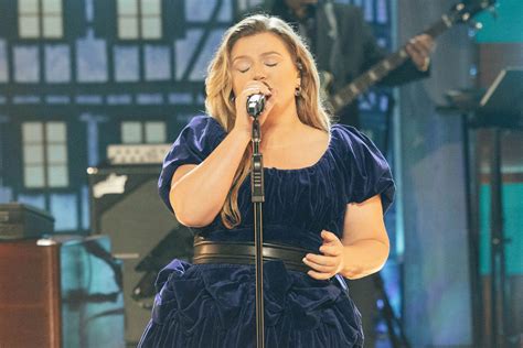 6 Kelly Clarkson Performances On The Voice That Every Fan Must See