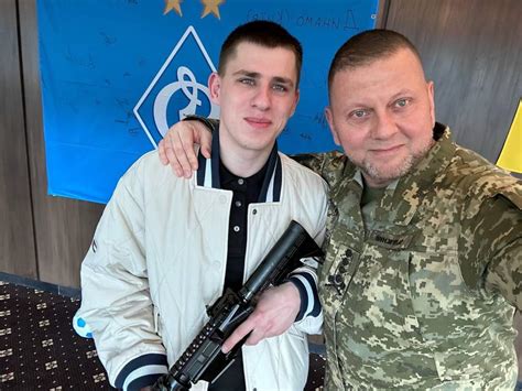 The Commander-in-Chief of the AFU Valeriy Zaluzhniy awarded the "Golden ...
