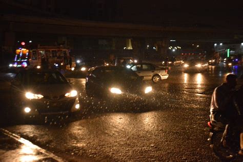 Rain sends chills across Karachi