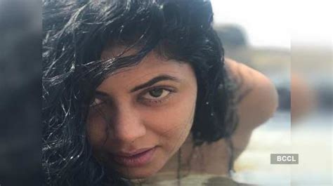 Kavita Kaushik Sets The Temperatures Soaring In A Bikini