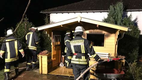 Feuerwehren L Schen Brennende Gartenh Tte In Marienhagen