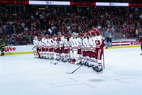 Badgers Mens Hockey Sweeps Michigan Extends Win Streak To 6 The Daily Cardinal