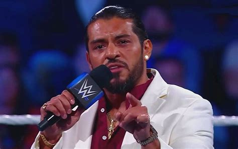 Santos Escobar change de présentation le 17 11 à WWE SmackDown après un