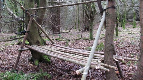 BUZZARD BUSHCRAFT Sobrevivência Abrigo de sobrevivência Habilidades