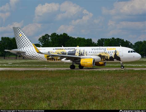 EC LVP Vueling Airbus A320 214 WL Photo by Thomas Schmidt Blindenhöfer