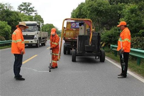 「公路中心」市公路中心直属分中心积极做好预防性养护工作