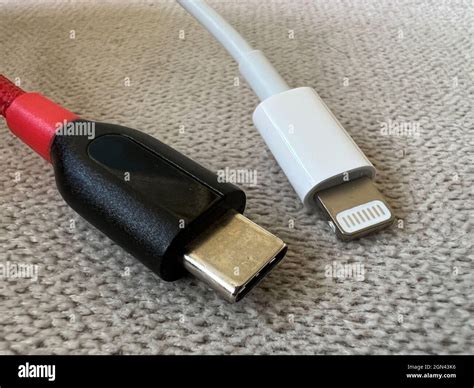 Lightning connector hi-res stock photography and images - Alamy