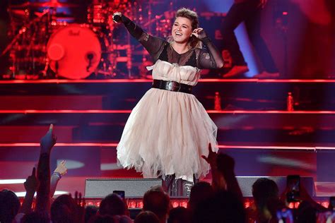 Kelly Clarkson Brings Her Kids Onstage During Las Vegas Residency