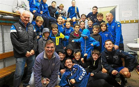 Un Stage De Football Pour Les Jeunes Organis Par Les Ploemel A