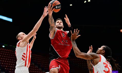 Basket L Armani Milano Vince 75 55 In Casa Con L Alba Berlino In Eurolega