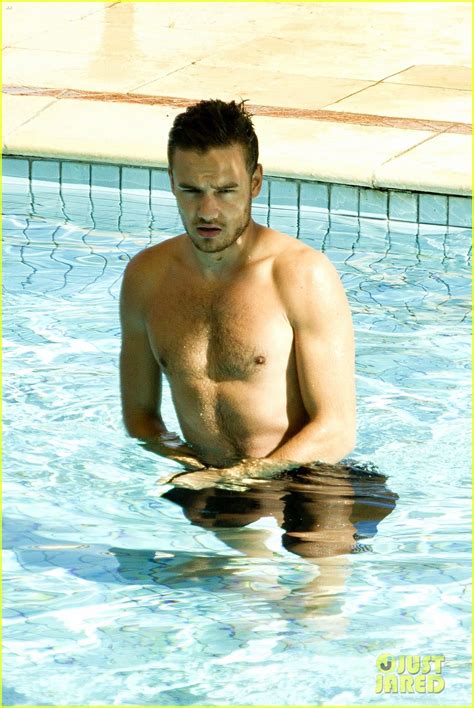 One Direction S Liam Payne Shirtless Pool Boy In Australia Photo