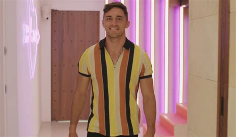 Love Island S Greg O Shea Has Left The Villa After Receiving Tragic