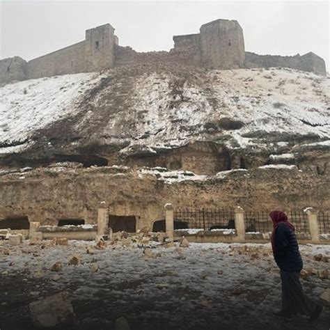 Tarihi Gaziantep Kalesi De Depremde Y K Ld