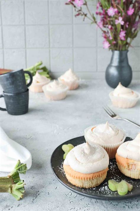 Rhabarber Muffins Mit Baiser Stylingkitchen