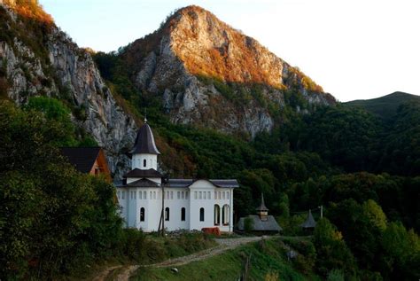 Manastirea Sub Piatra Din Ungureni