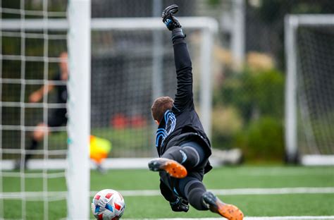 What Do Football Scouts Look For In Goalkeepers The Half Time Pint