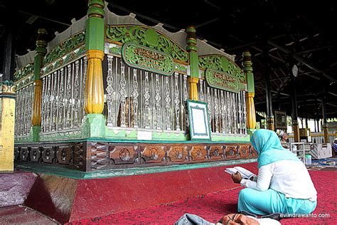 Kompleks Makam Sultan Suriansyah Peninggalan Kerajaan Banjar