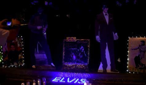 Graceland Se Llena De Fans Durante El Aniversario De La Muerte De