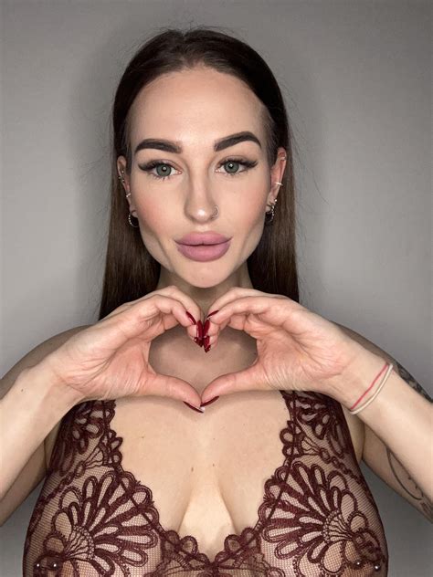 Hot Love R Nude Selfie