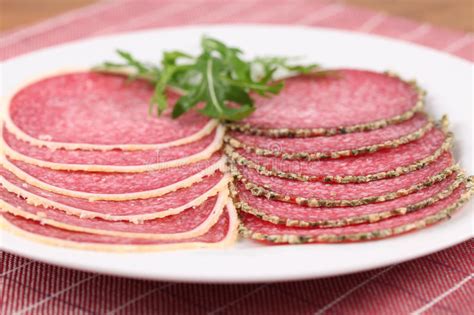 Salami Met Parmezaanse Kaas En Peperkorst Stock Foto Image Of Vlees