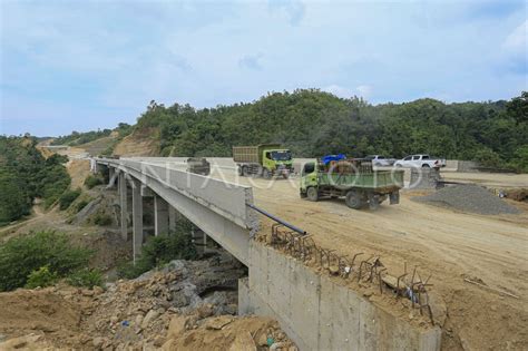 Progres Pembangunan Seksi Satu Ruas Tol Sibanceh ANTARA Foto