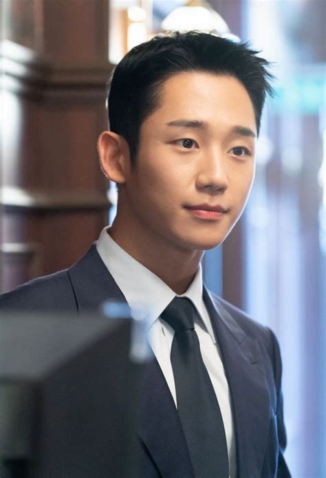 8 Sự Thật Thú Vị Về Ngôi Sao Snowdrop Jung Hae In Elle