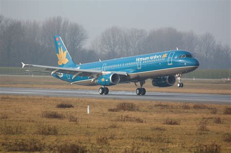 Airbus A Vietnam Airlines D Azah Vn A Msn Aib