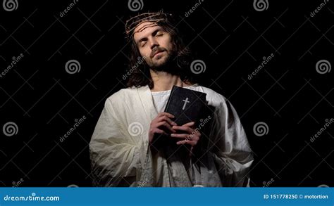 Jesus Christ Os Olhos Fechados Na Coroa Da B Blia Da Terra