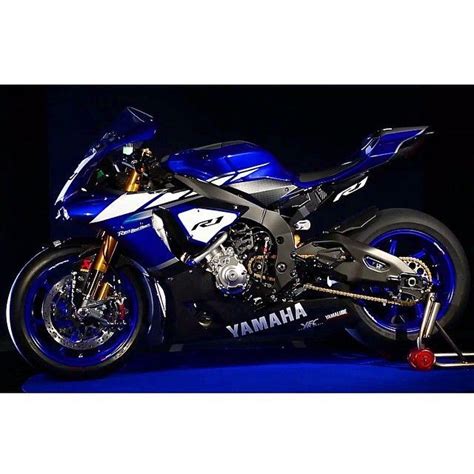 Yamaha R1 High Performance Sportbike Born To Race Yamaha R1 Sport