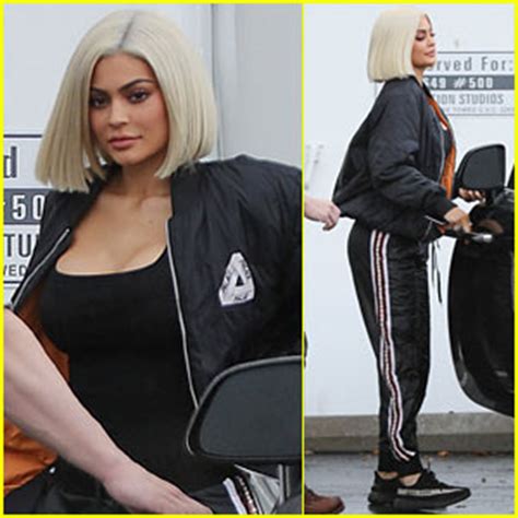 Kylie Jenner Shows Off New Blonde Bob Hairstyle! | Kylie Jenner : Just ...