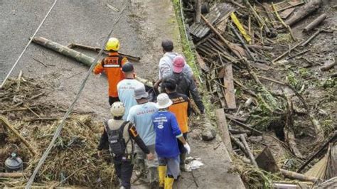 Inundaciones En Indonesia Muertos Por Riadas Con Lava Fr A Diario