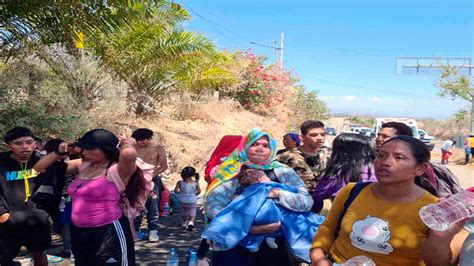 Caravana migrante llega a Villa Comaltitlán Chiapas sin visa humanitaria