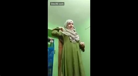 Beautiful Muslim Hijabi Slut Strip Nude