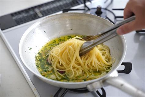 画像 食欲の秋に｢ペペロンチーノ｣10分で作れる簡単技 今の時期は｢すだち｣を搾ると最高においしい 樋口直哉の｢シン・定番ごはん