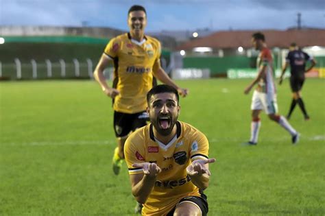 Artilheiro Do Mato Grossense Comemora Gols Imitando Homem Aranha Em