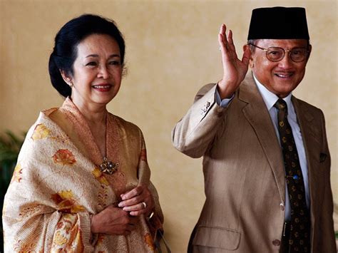 Kisah Cinta Bj Habibie Dan Ainun Perumperindo Co Id