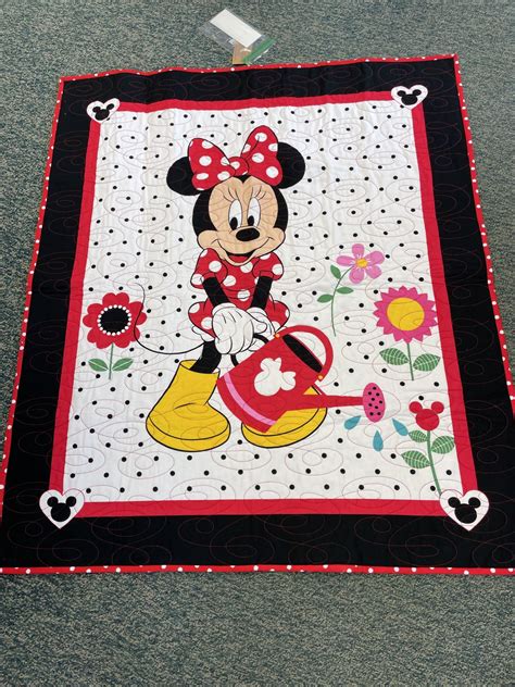 08 Minnie Mouse Quilt