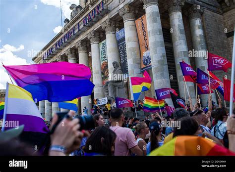 de junio Varsovia Polonia El desfile de orgullo gay más grande de Europa central tuvo
