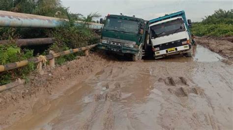 Jalan Di Tamansari Bogor Rusak Parah Kades Minta Perpanjang Masa