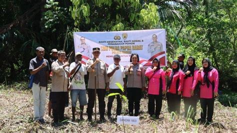 Polres Fakfak Gelar Baksos Dan Penanaman Pohon Dalam Momen R