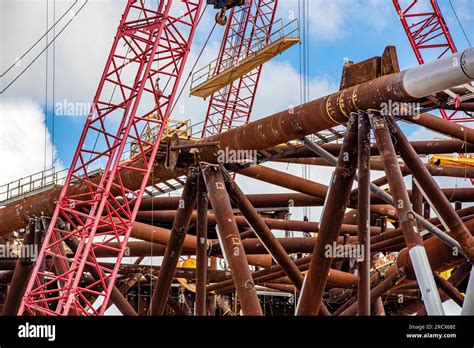 Offshore Platform Construction Stock Photo - Alamy